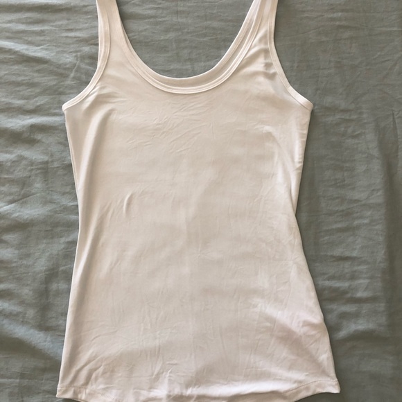 Woman’s basic white NoBoundries tanktop! Worn once! Size small! - Picture 1 of 2